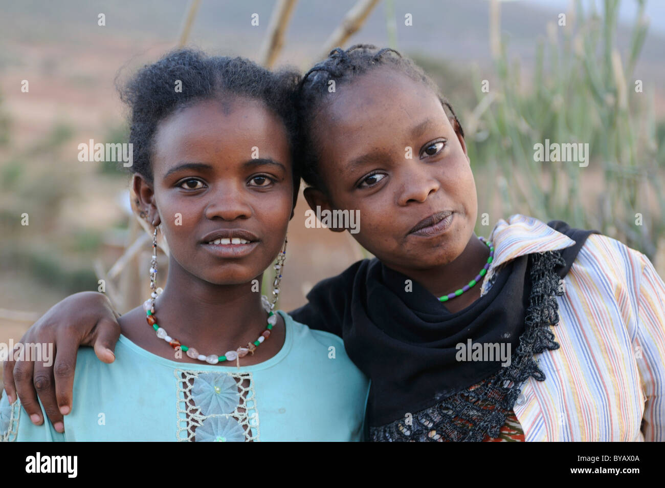 Zwei junge muslimische Mädchen, Porträt, Yabello, Südliches Äthiopien, Afrika Stockfoto