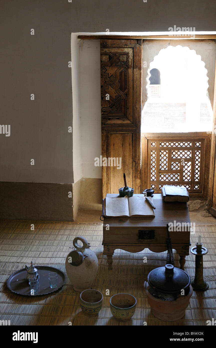 Restaurierte Zimmer in der Ali Ben Youssef Medersa Gebäude, einer alten Schule der islamischen Theologie, Marrakesch, Marokko, Afrika Stockfoto