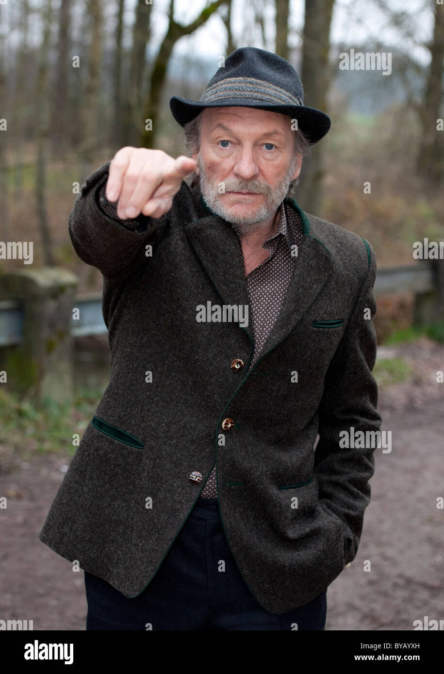 Deutscher Schauspieler Franz Xaver Kroetz an der Thriller mit dem Arbeitstitel "Moor der Angst" in Bayern Stockfoto