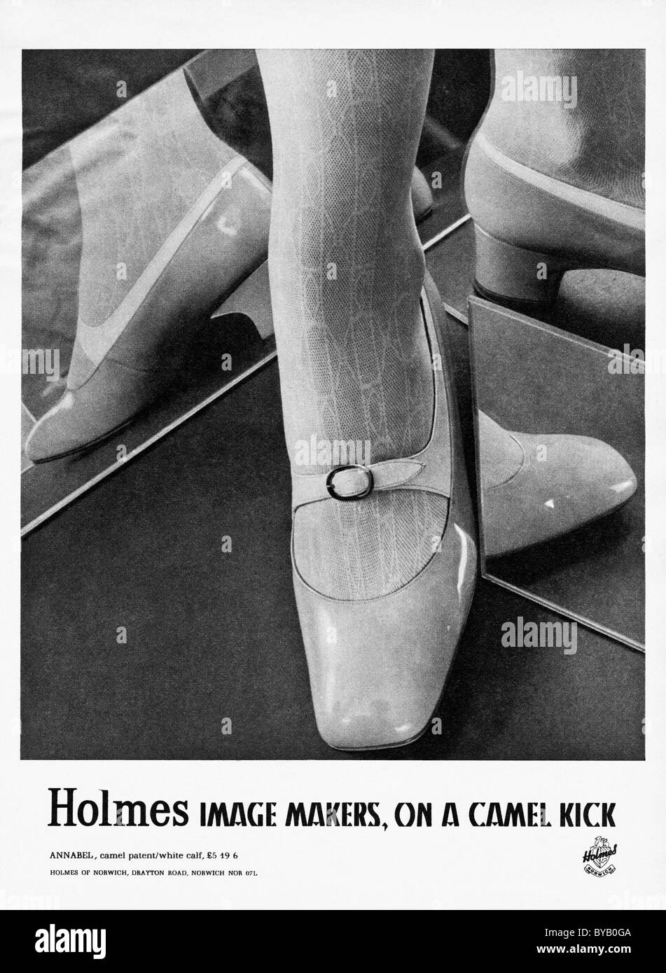 1960er Jahren Werbung bei Frauen der Mode-Magazin für HOLMES Damenschuhe Stockfoto