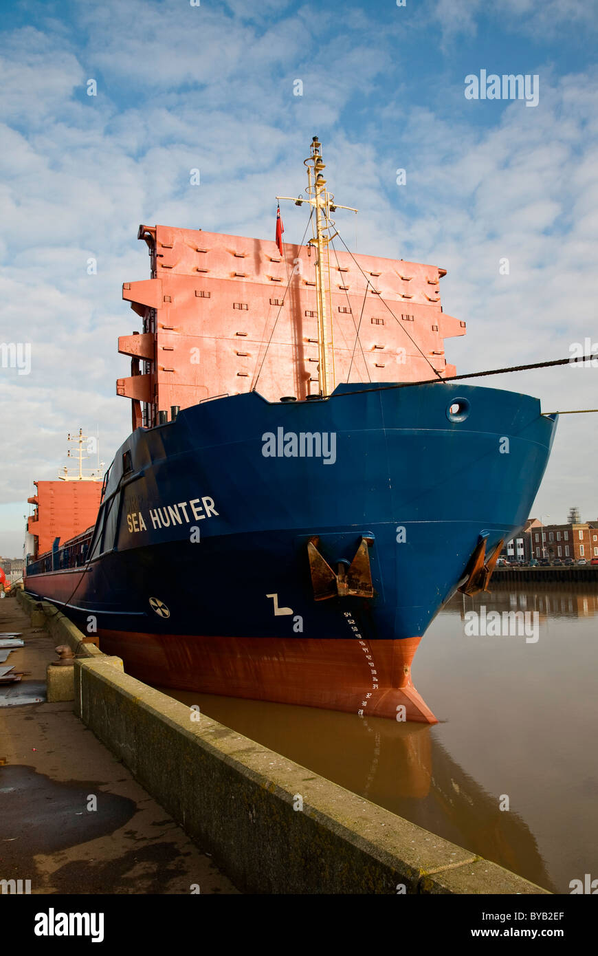 Das Frachtschiff Sea Hunter mit Deck in Great Yarmouth Hafen eröffnet Stockfoto