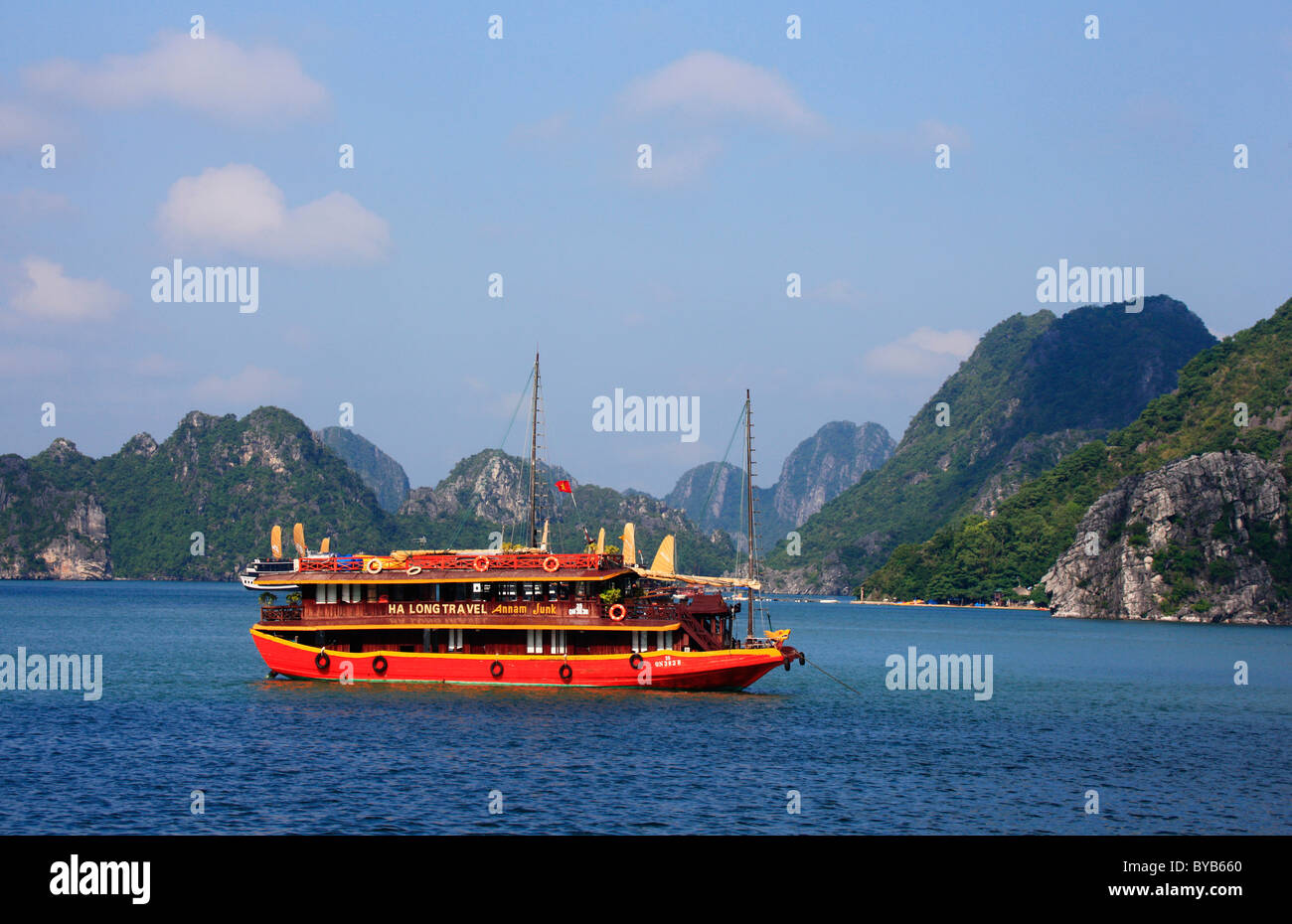 Touristenboot in Halong Bucht, Vietnam, Asien Stockfoto