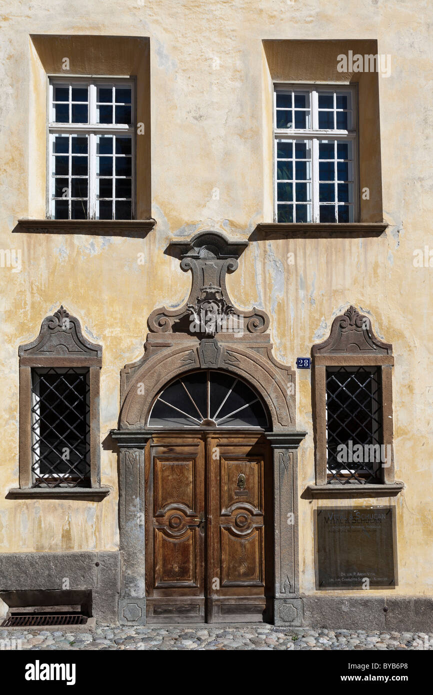 Alte Tür, Chesa Comunela, Gemeinde Zuoz, Engadin, Schweiz, Europa Stockfoto
