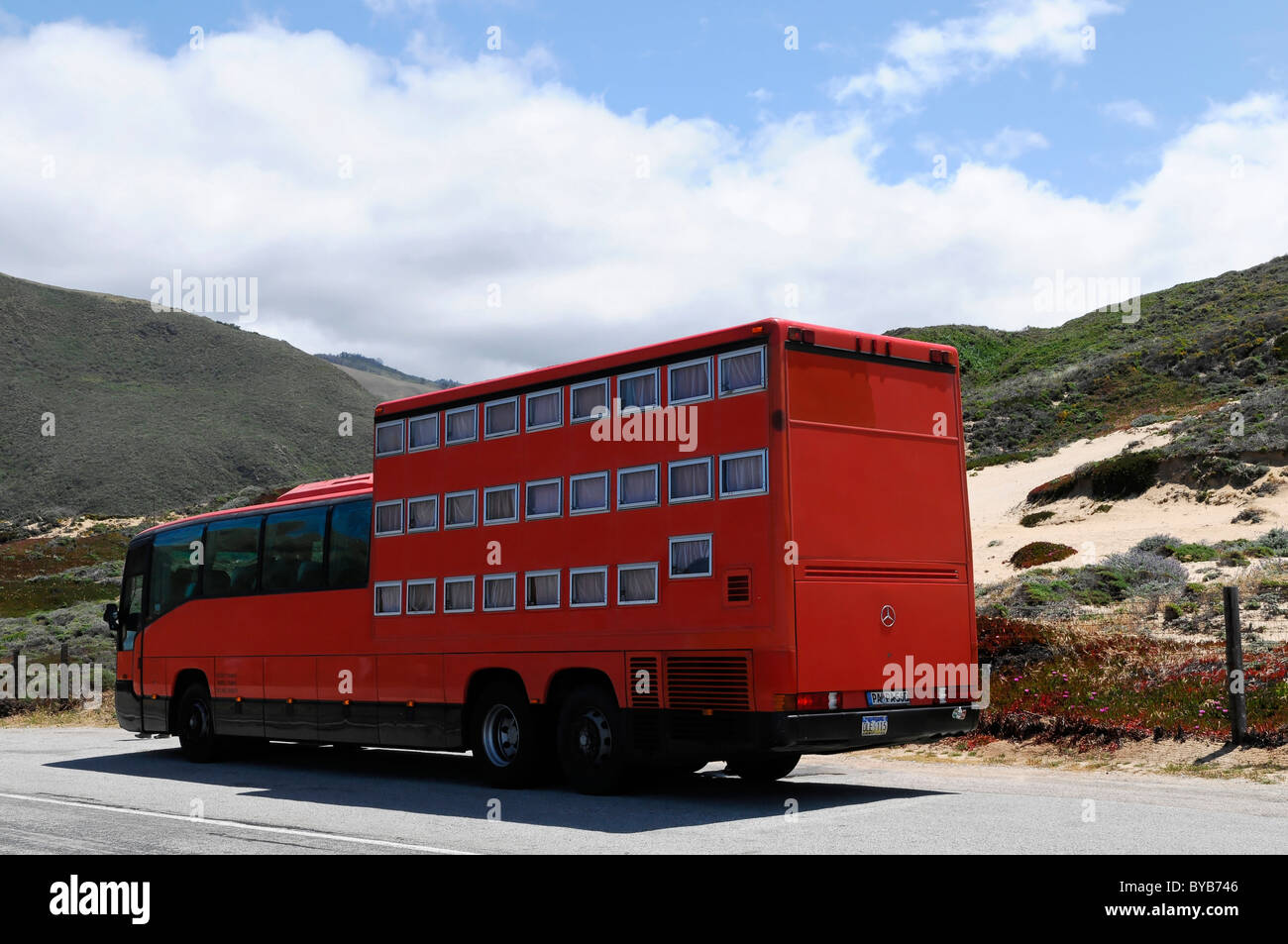 Rotel-Trainer, ein Bus mit einem mobilen Hotel Reisen in der Nähe von Big Sur, Pazifik, Kalifornien, USA, Nordamerika Stockfoto