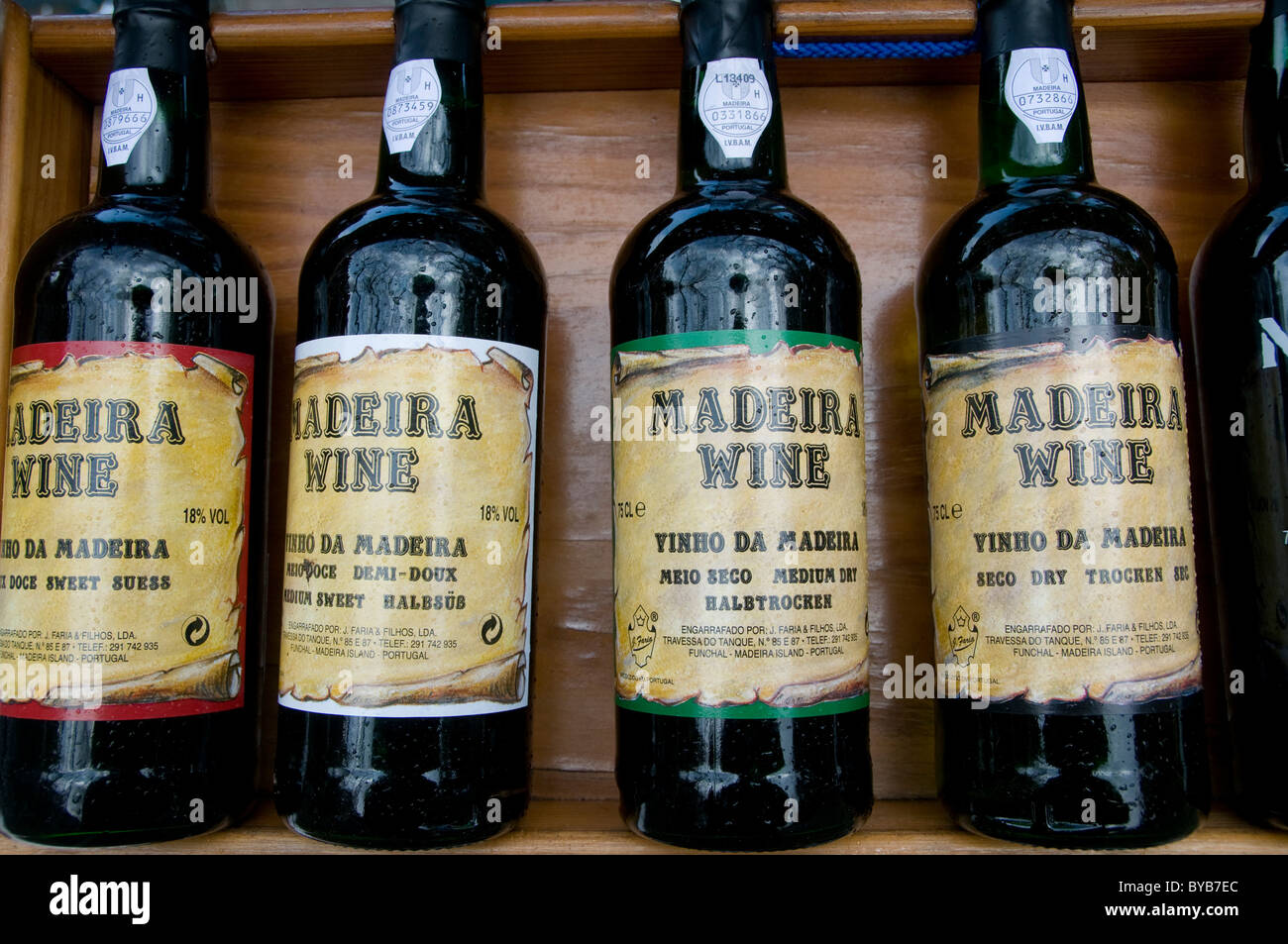 Typische Flaschen Madeira Wein, Monte, Madeira, Portugal, Europa Stockfoto