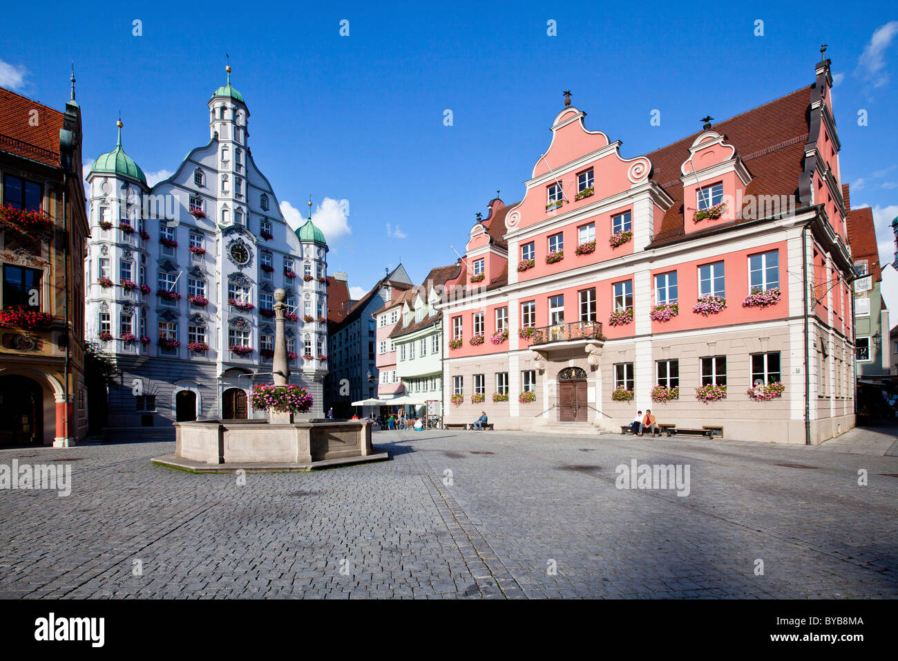 Rathaus und Marktbrunnen auf dem Markt Platz, Grosszunft Gebäude auf der rechten, unteren Allgäu, Allgäu, Memmingen, Swabia Stockfoto
