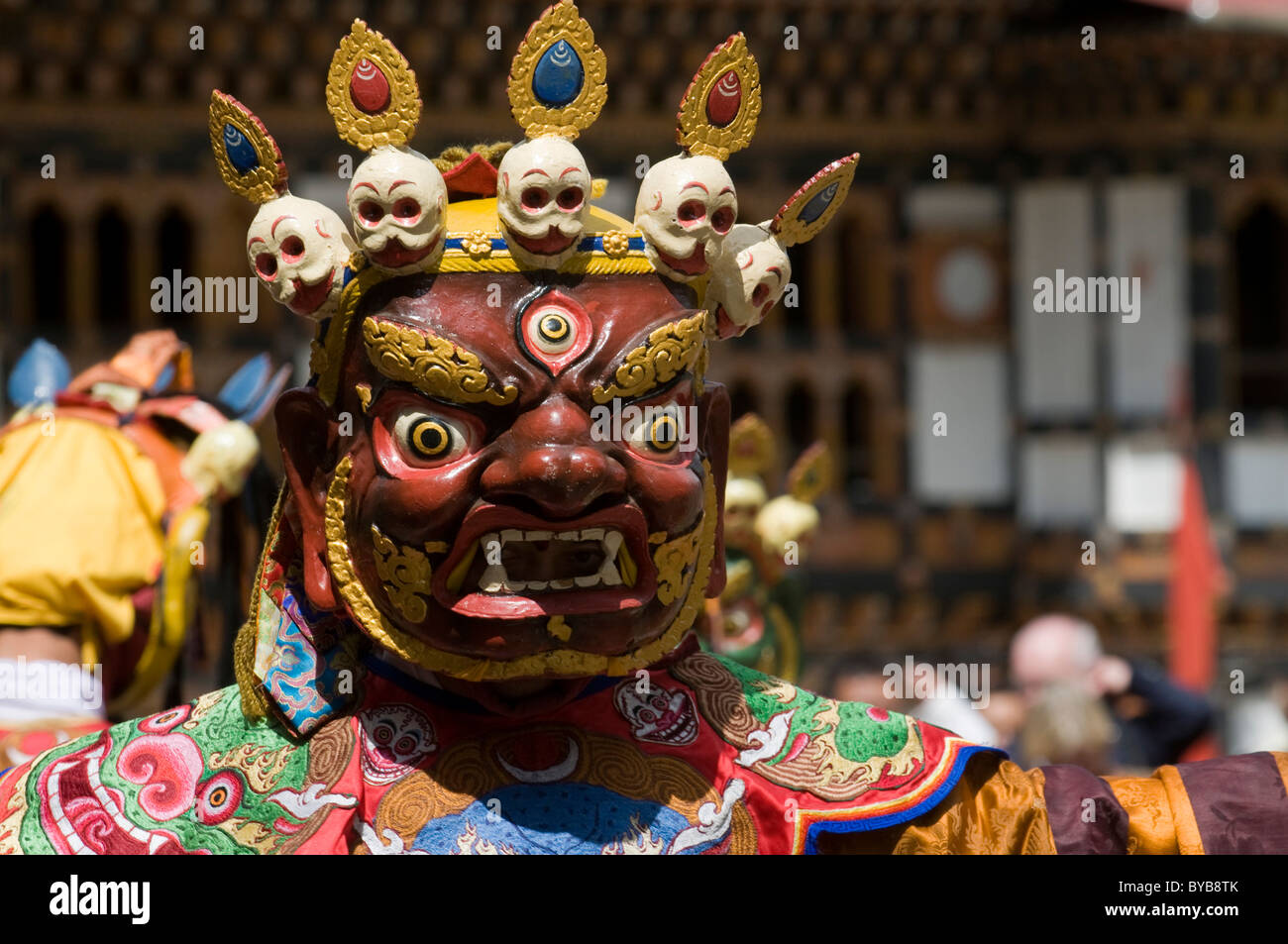 Maskierter Mann in das religiöse Fest der Tsechu, Paro Bezirk, Bhutan, Asien Stockfoto