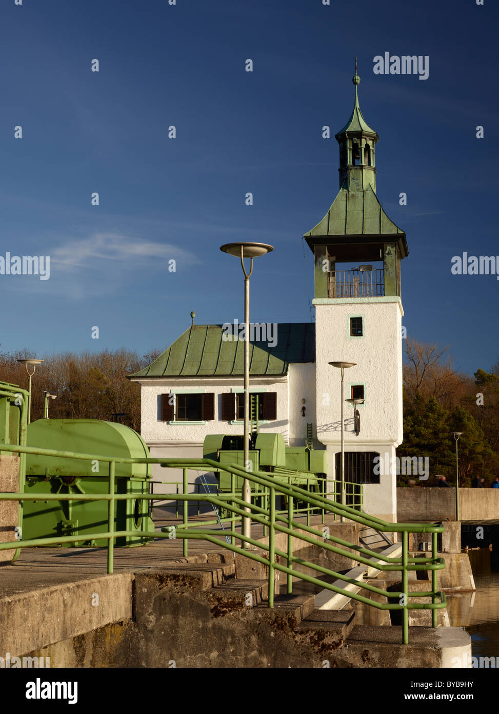 Motorenbau am Hochablass Wehr, Augsburg, Schwaben, Bayern, Deutschland, Europa Stockfoto