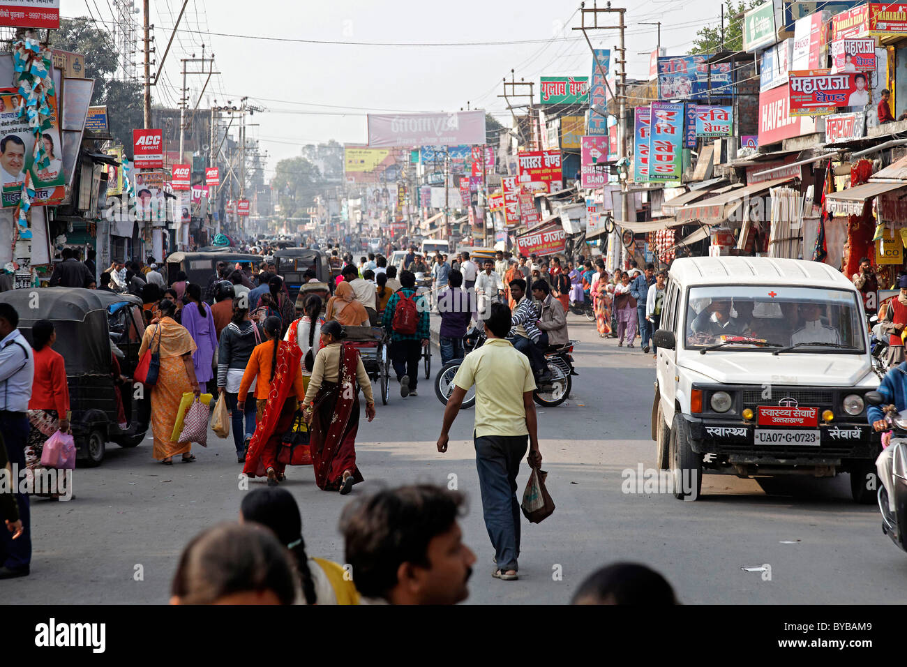 Straßenszene, Haldwani, Uttarakhand Region, Nord Indien, Indien, Asien Stockfoto