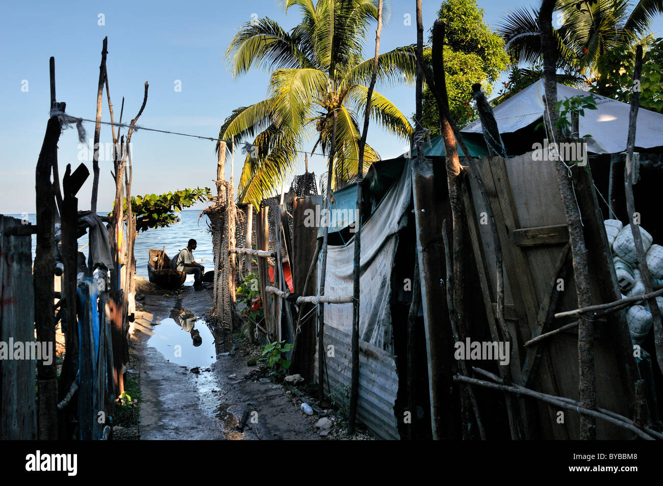 Slum-Gegend an der Karibikküste, Petit Goave, Haiti, Karibik, Mittelamerika Stockfoto