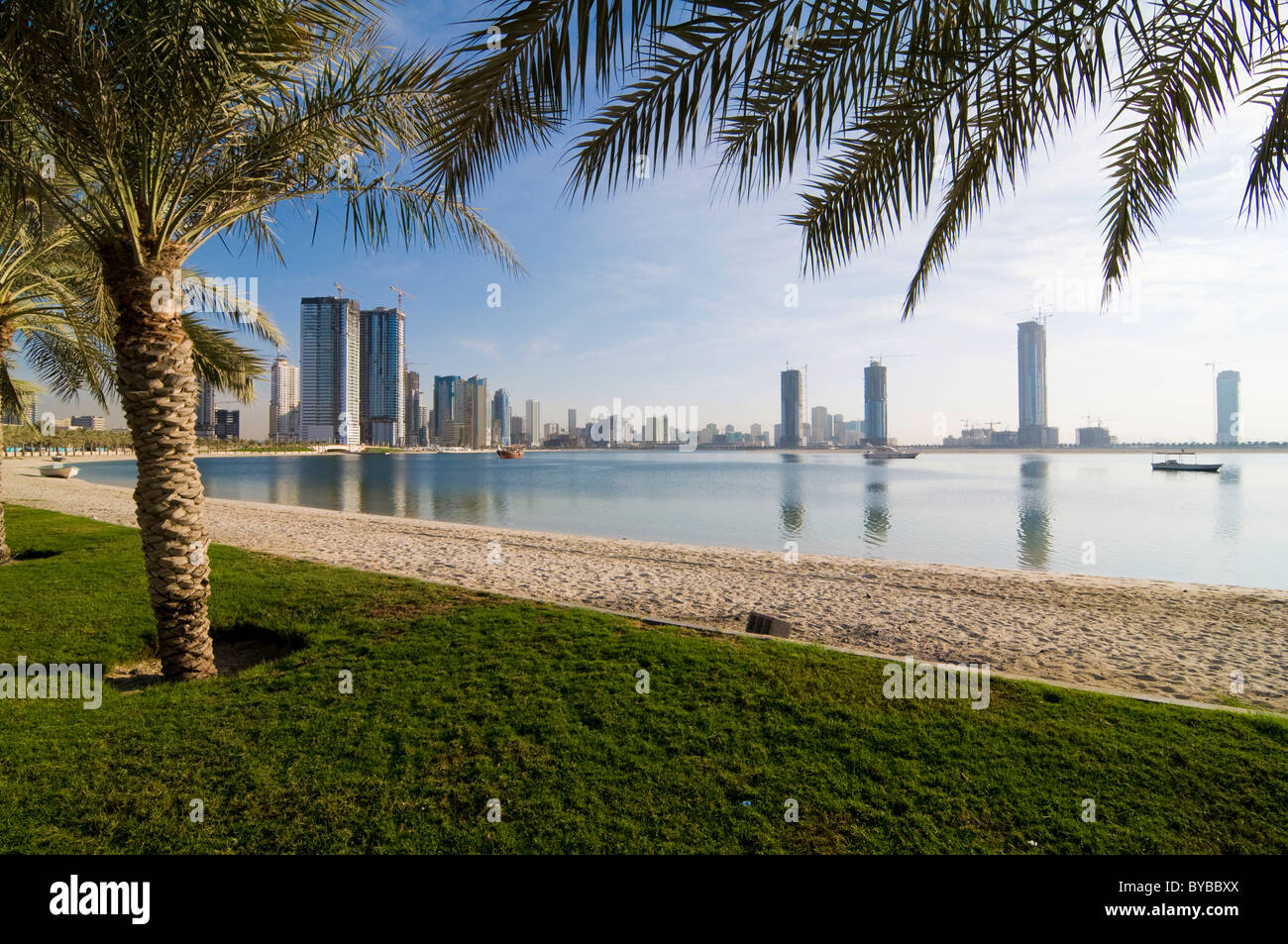 Skyline von Sharjah City, Emirat Sharjah, Vereinigte Arabische Emirate, Naher Osten, Südwestasien Stockfoto