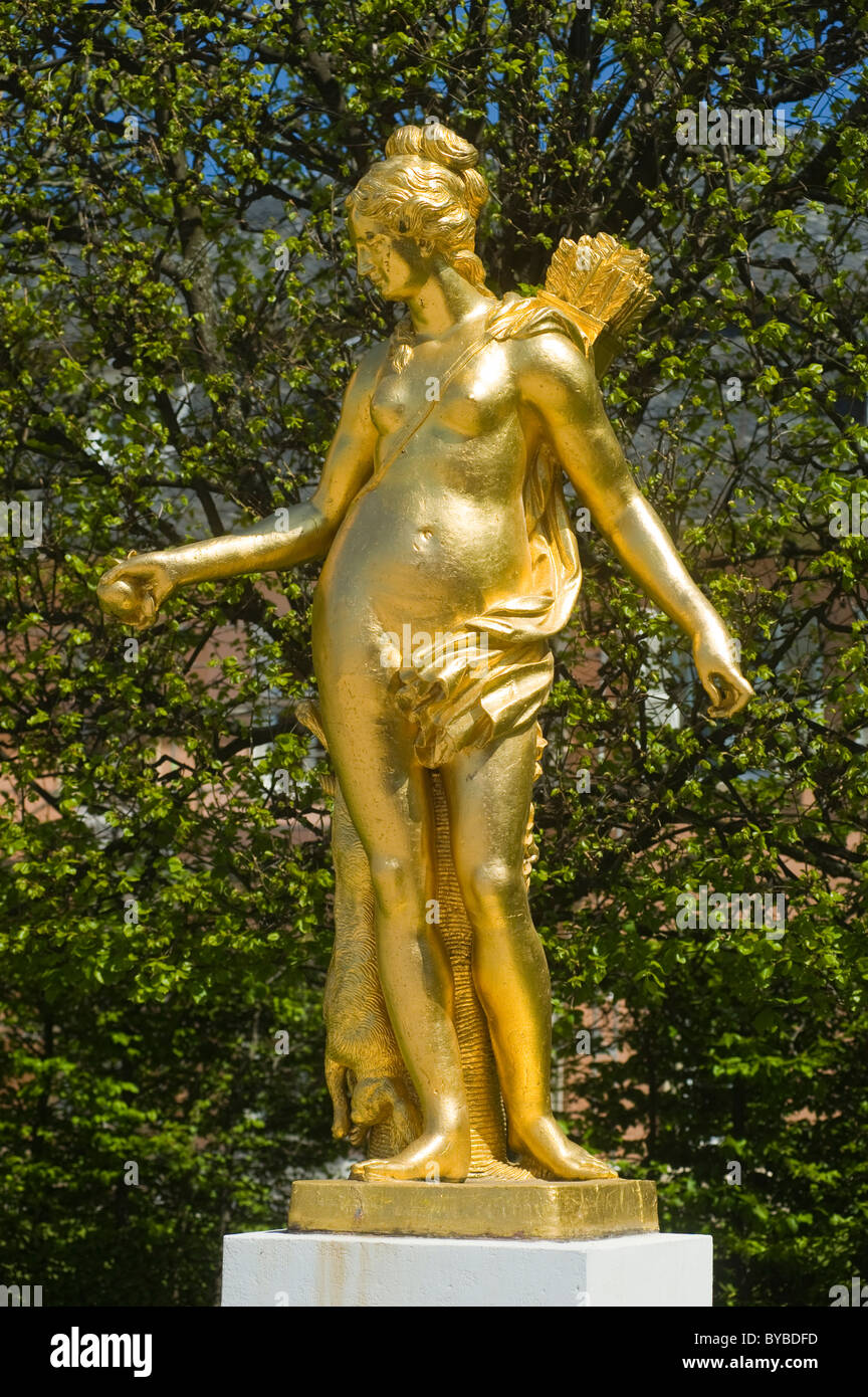 Schloss Schwetzingen Palast, Statue der Göttin der Jagd Diana in den Schlosspark, Schwetzingen, Kurpfalz Stockfoto