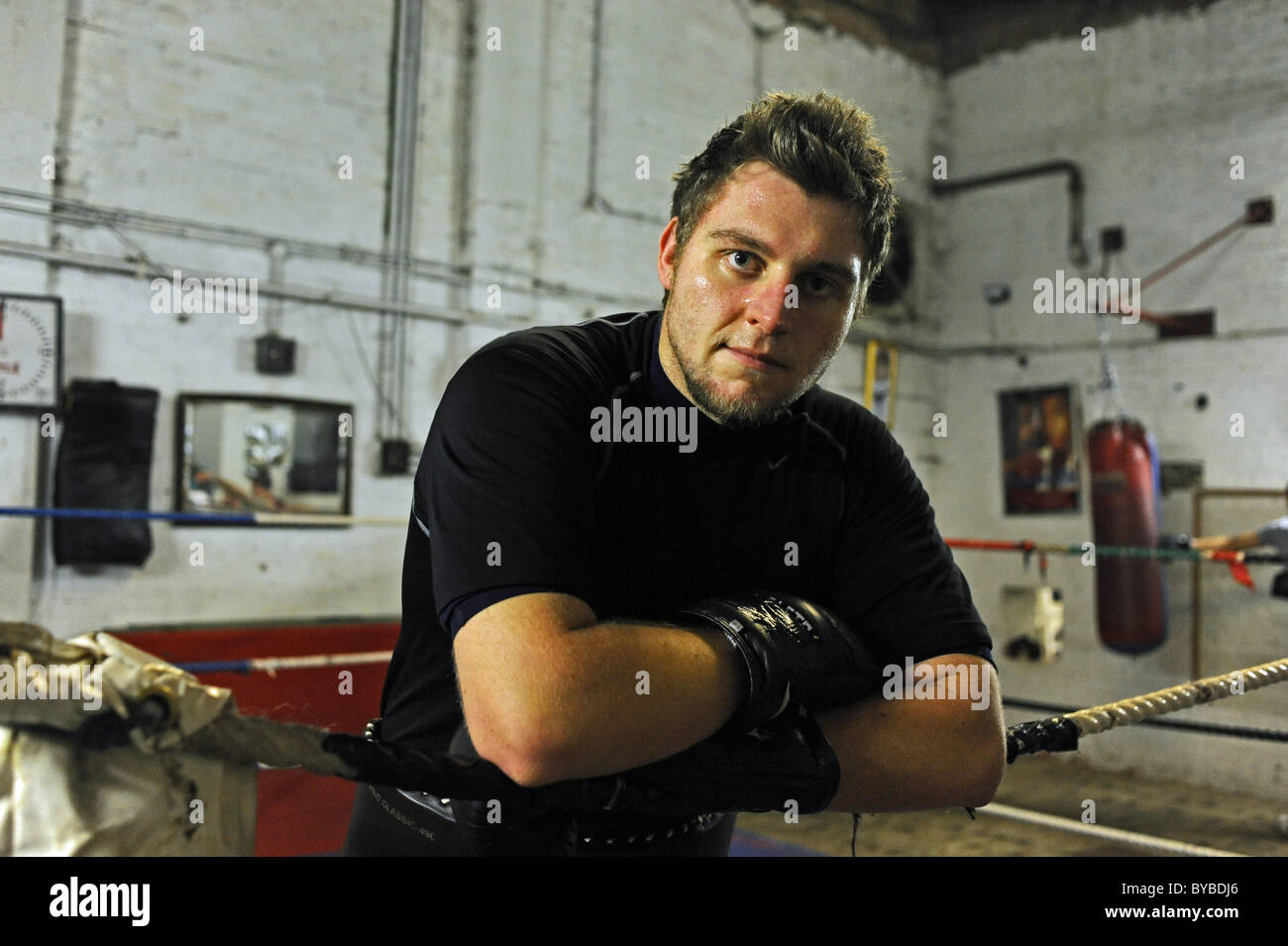 Der junge Schwergewichtsboxer Scott Whyley aus Brighton im Fitnessstudio 2011 Stockfoto