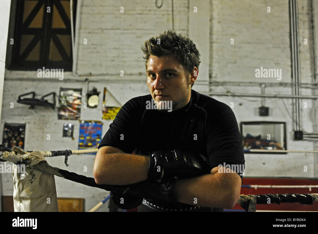 Der junge Schwergewichtsboxer Scott Whyley aus Brighton im Fitnessstudio 2011 Stockfoto