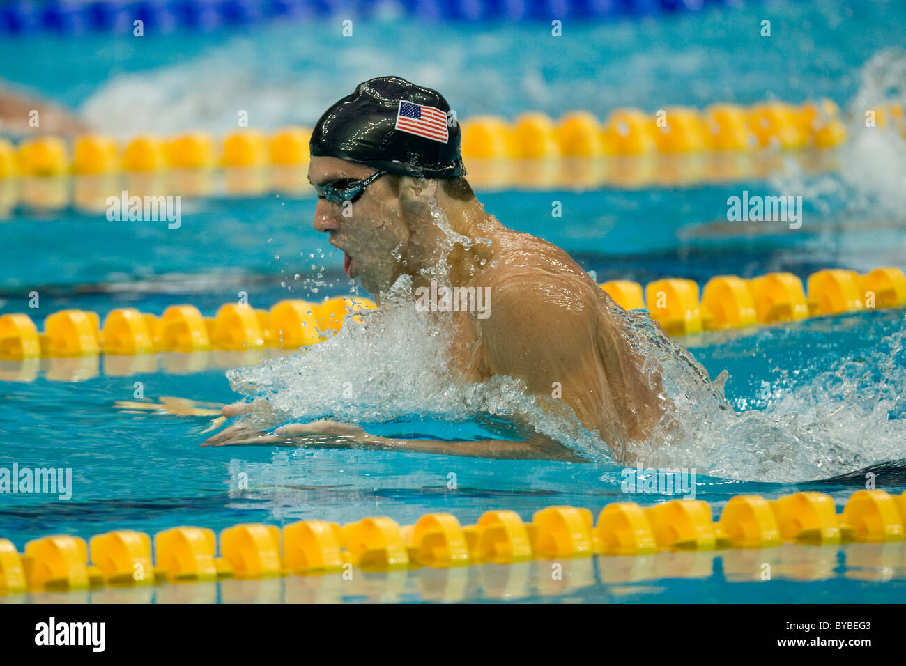 Michael Phelps (USA) in der Brust des 400Im, wo er gewann die Goldmedaille und brach den Weltrekord Stockfoto