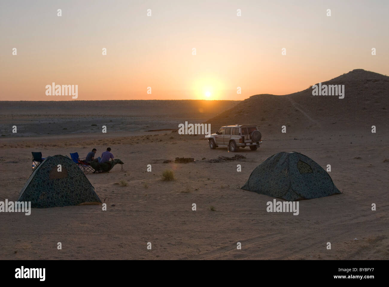 Camp in der Nähe von Darvaza Gas Krater, Turkmenistan, Zentralasien Stockfoto