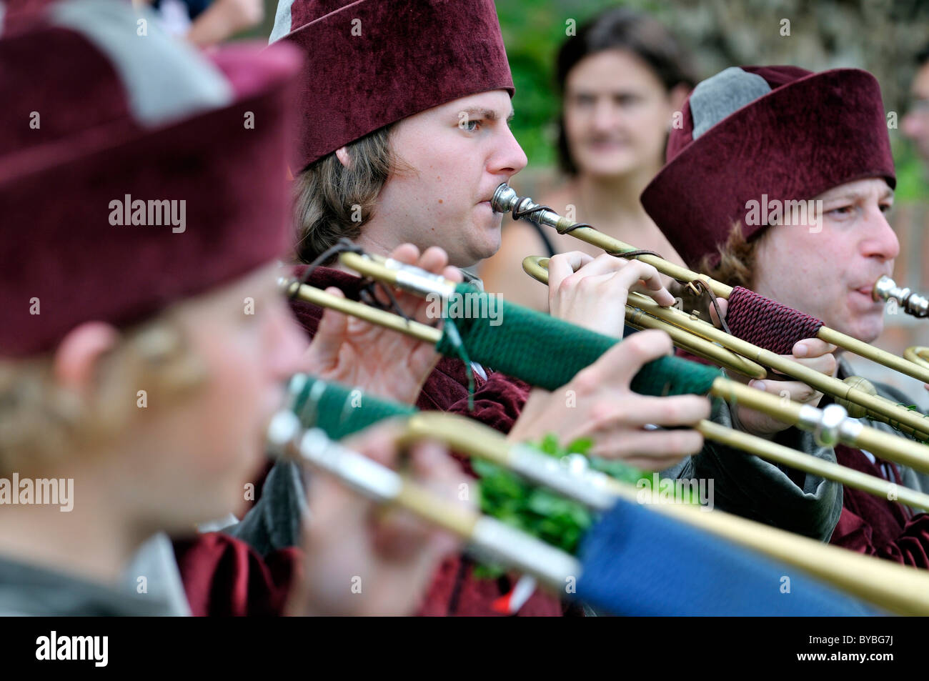 Musiker, Posaunenchor, in mittelalterlichen Kostümen, Landshuter Hochzeit 2009, eine große mittelalterliche Festspiele, Landshut, Niederbayern Stockfoto