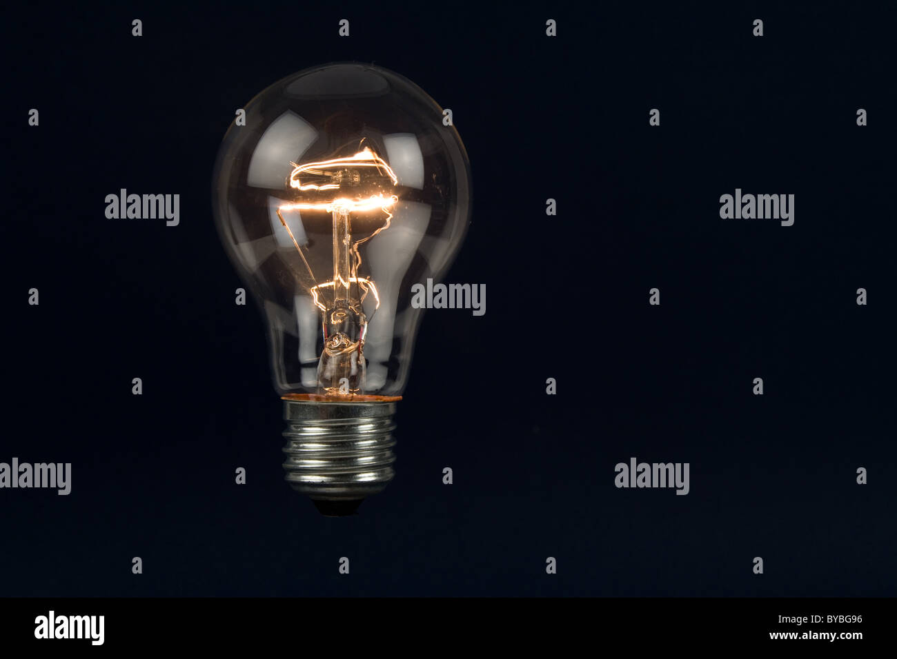 Leuchtende Glühbirne Nahaufnahme Schuss Stockfoto
