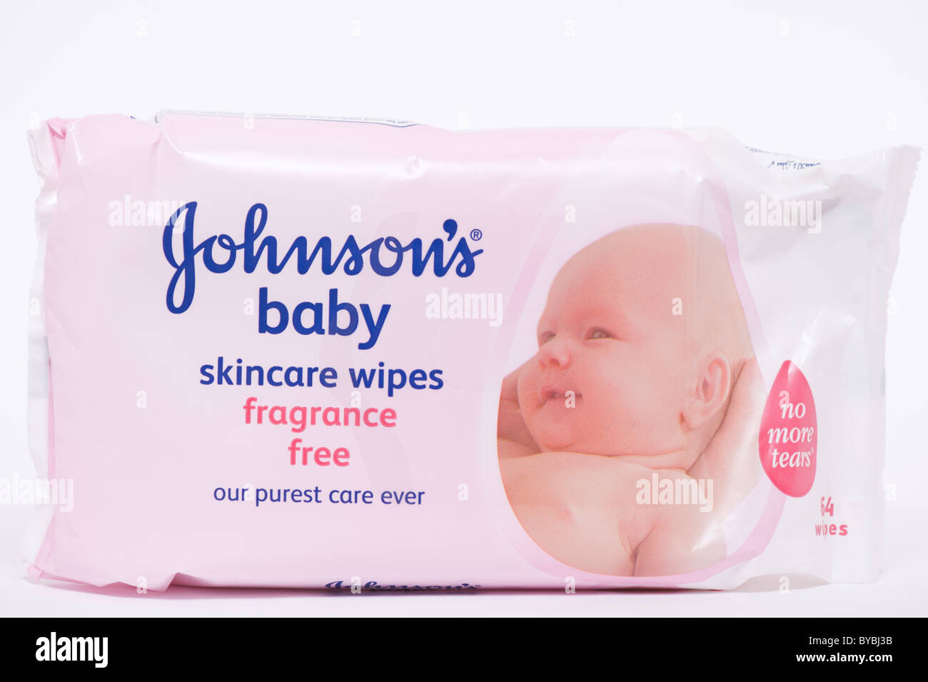Eine Packung von Johnsons Baby Hautpflege-Feuchttücher von Johnson und Johnson auf weißem Hintergrund Stockfoto