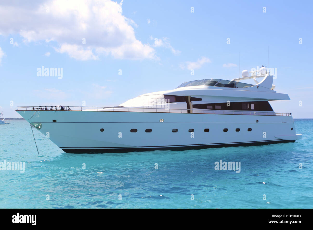 Luxus-Yacht in Türkis Illetes Formentera Mittelmeer Balearen Stockfoto