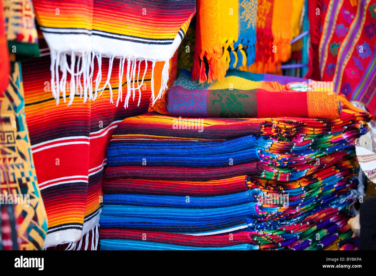 Bunte decken, San Cristobal de Las Casas, Chiapas, Mexiko Stockfoto
