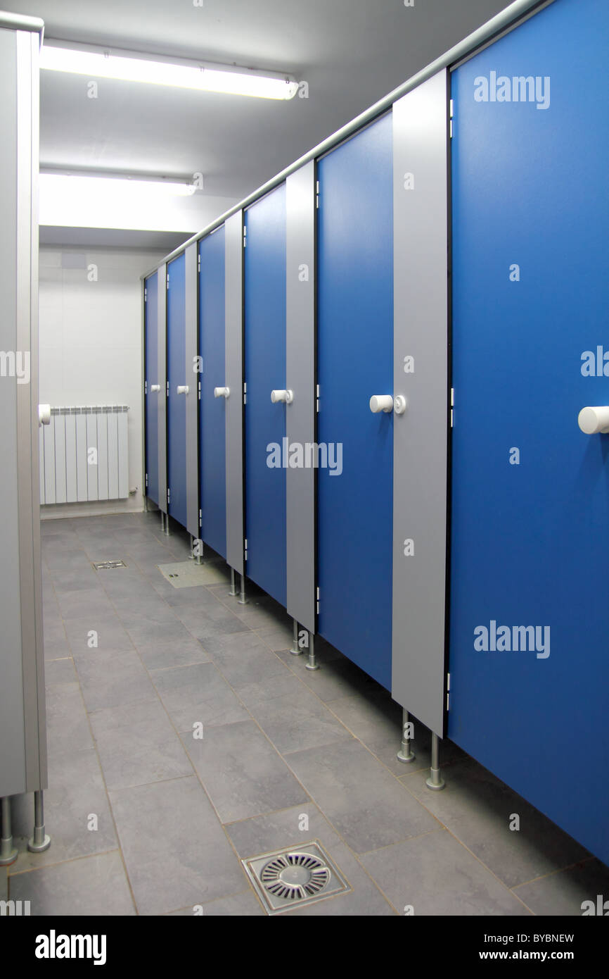 Bad Flur Türen Blau Muster indoor toilette Stockfoto