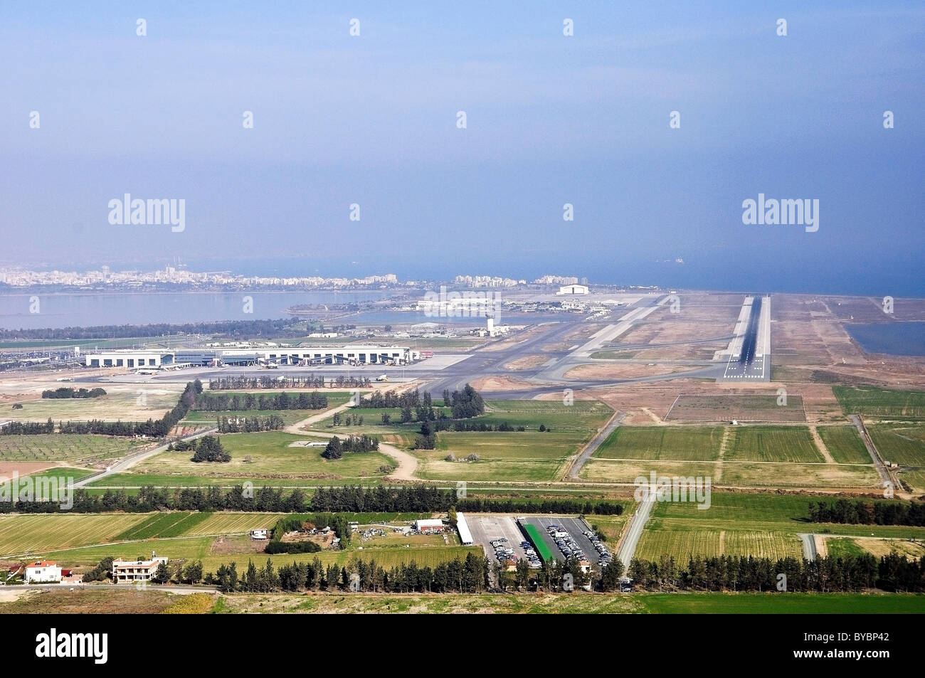 Start-und Landebahn Annäherungsschlag am Flughafen Larnaca, Zypern Stockfoto