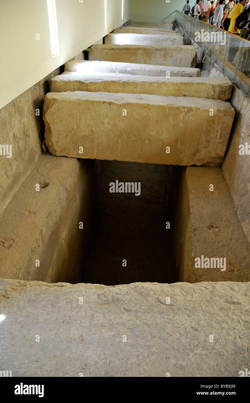 Die Kammer, in denen die Khufu Schiff, fand auch bekannt als König Cheops Solarboot bei Pyramiden von Gizeh Museum, Kairo, Ägypten Stockfoto