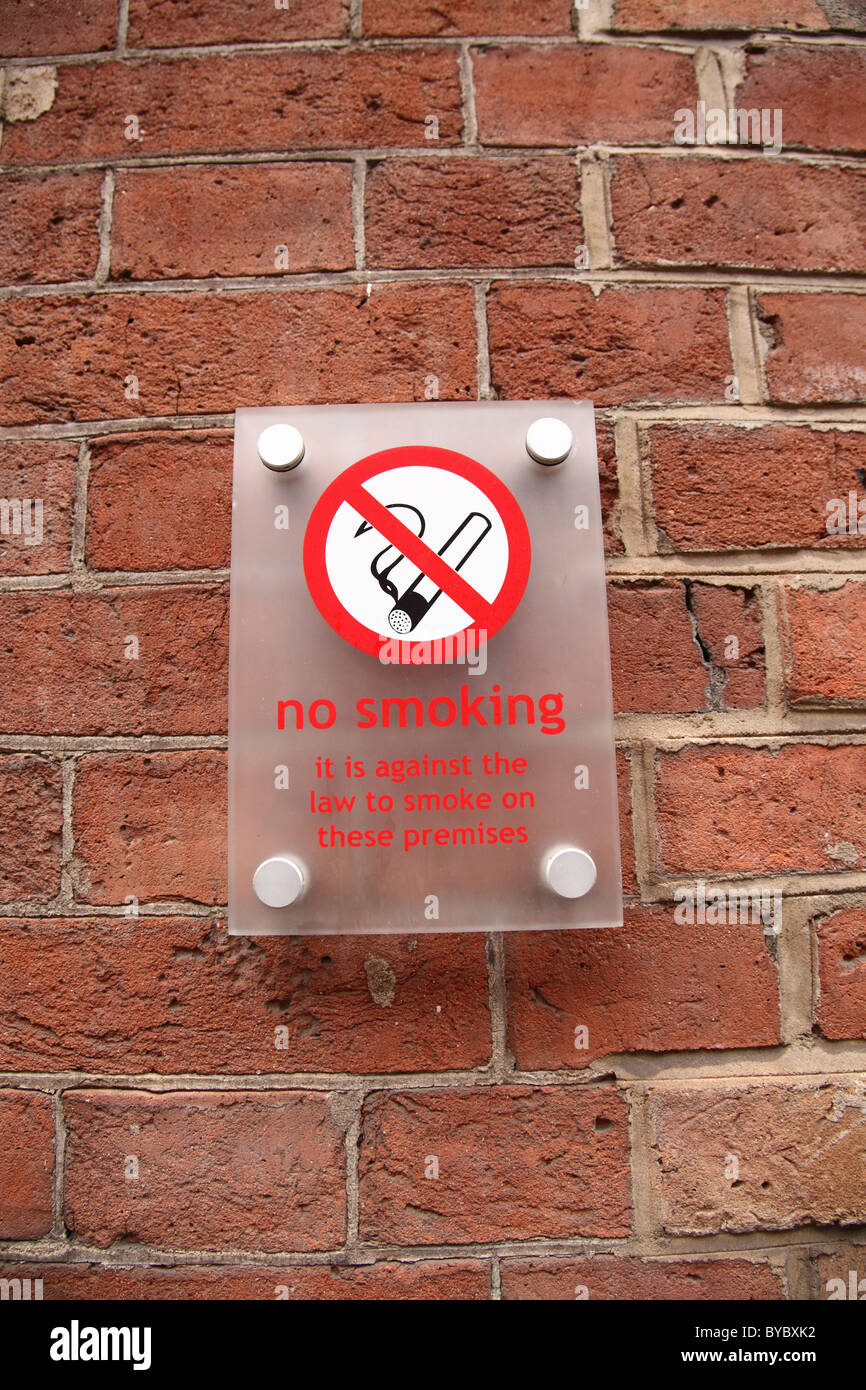 Ein keine Rauchen Zeichen in einer Stadt, U.K. Stockfoto