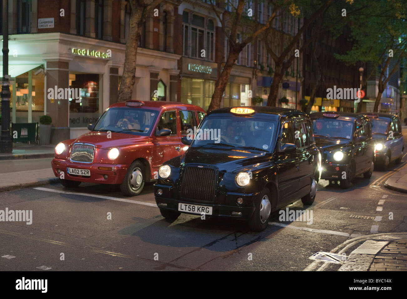 London Black Cabs, West End, Soho, London, UK Stockfoto