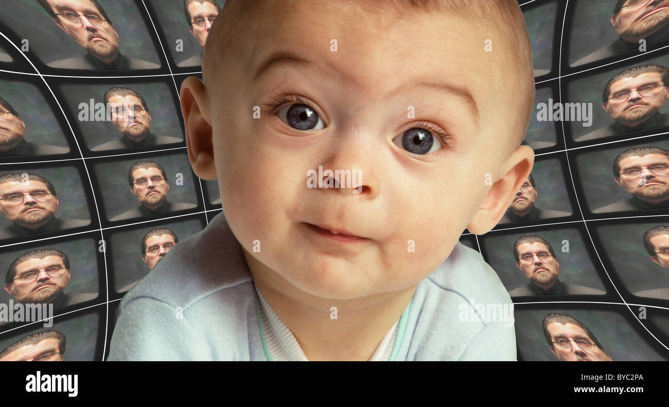 Ein Baby vor der Kamera, umgeben von verzerrt Bildschirme einer orwellschen Figur. Kind-Indoktrination durch den Staat. Stockfoto