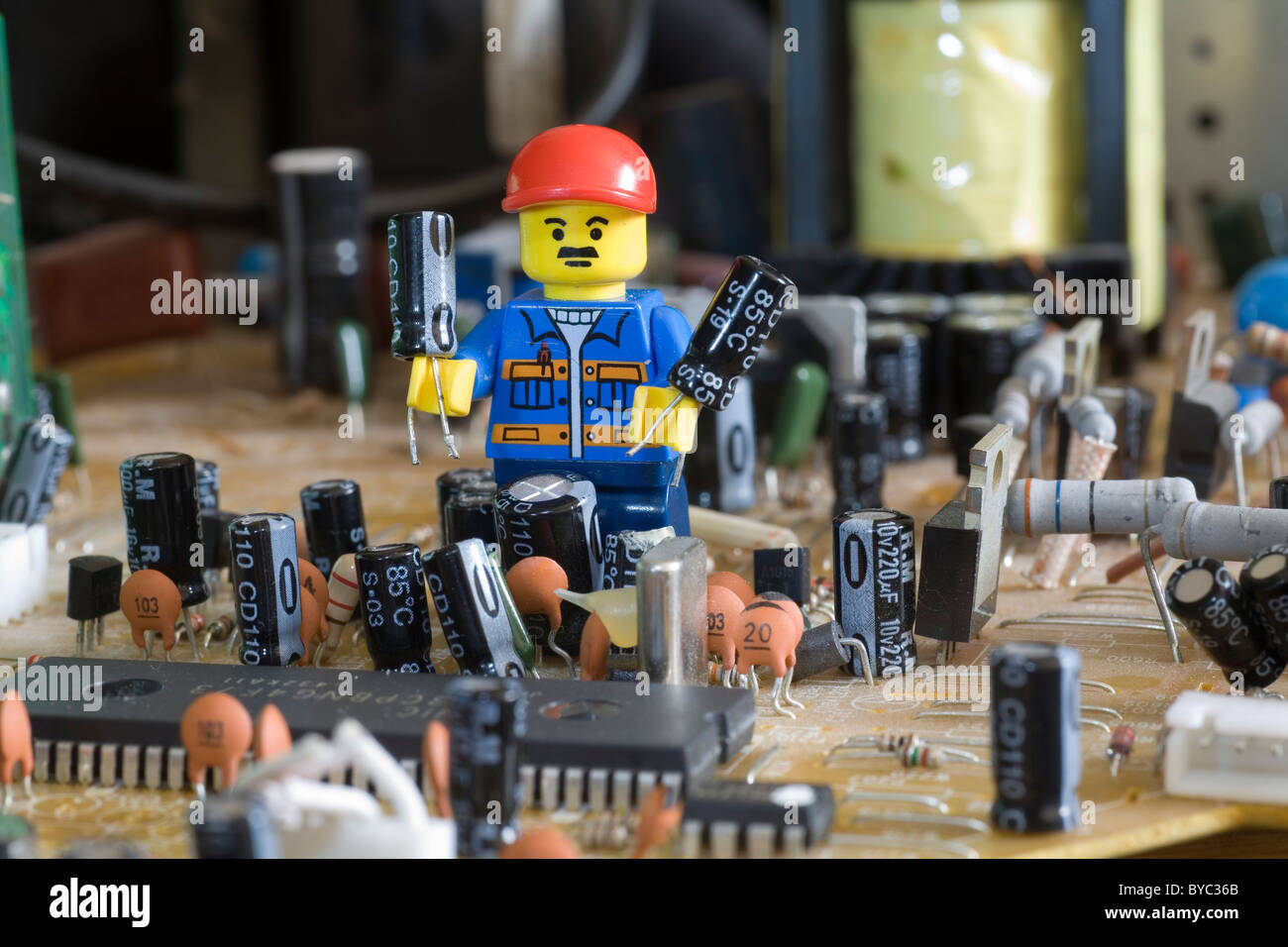 Lego engineer on electronic circuit -Fotos und -Bildmaterial in hoher  Auflösung – Alamy