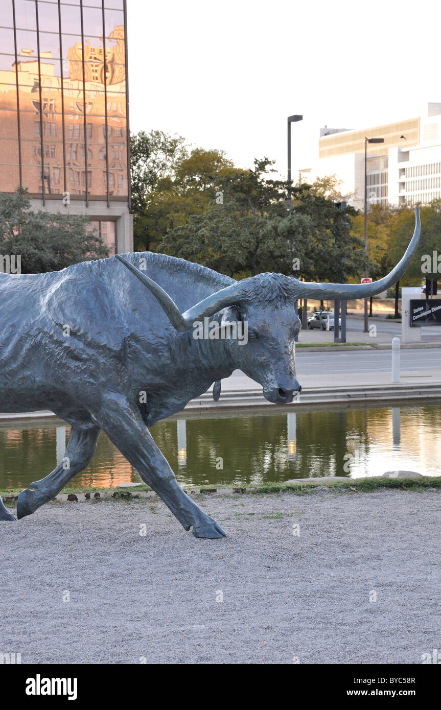 Rinder-Laufwerk Skulptur Ensemble von Robert Sommer Pioneer Plaza von der Dallas Convention Center, Texas, USA Stockfoto