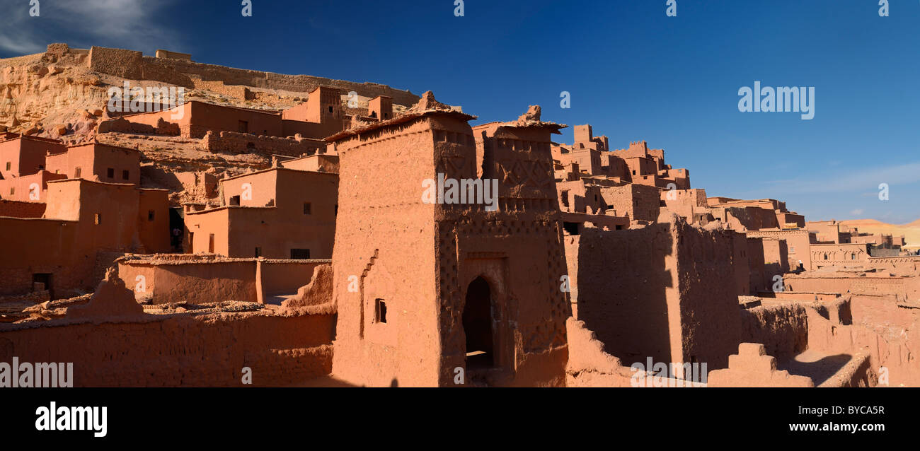 Panorama der ockerfarbenen Gebäuden in der historischen irdenen Ksar von antiken Stadtfestung von Ait Benhaddou in der Nähe von Ouarzazate Marokko Stockfoto