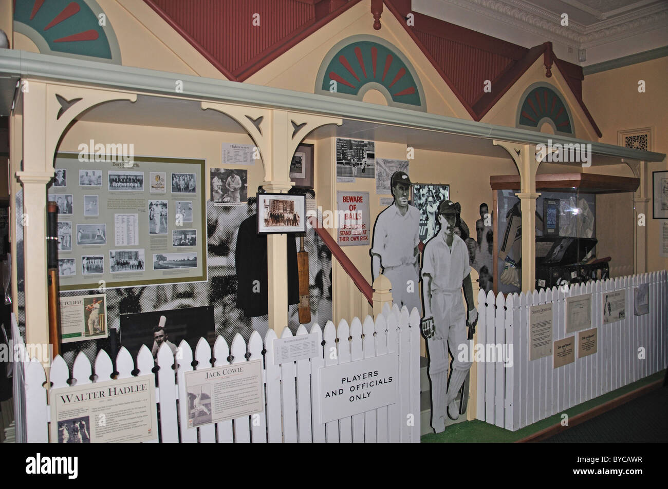 Cricket-Ausstellung in New Zealand Sports Hall Of Fame, Dunedin Railway Station, Dunedin, Otago, Südinsel, Neuseeland Stockfoto