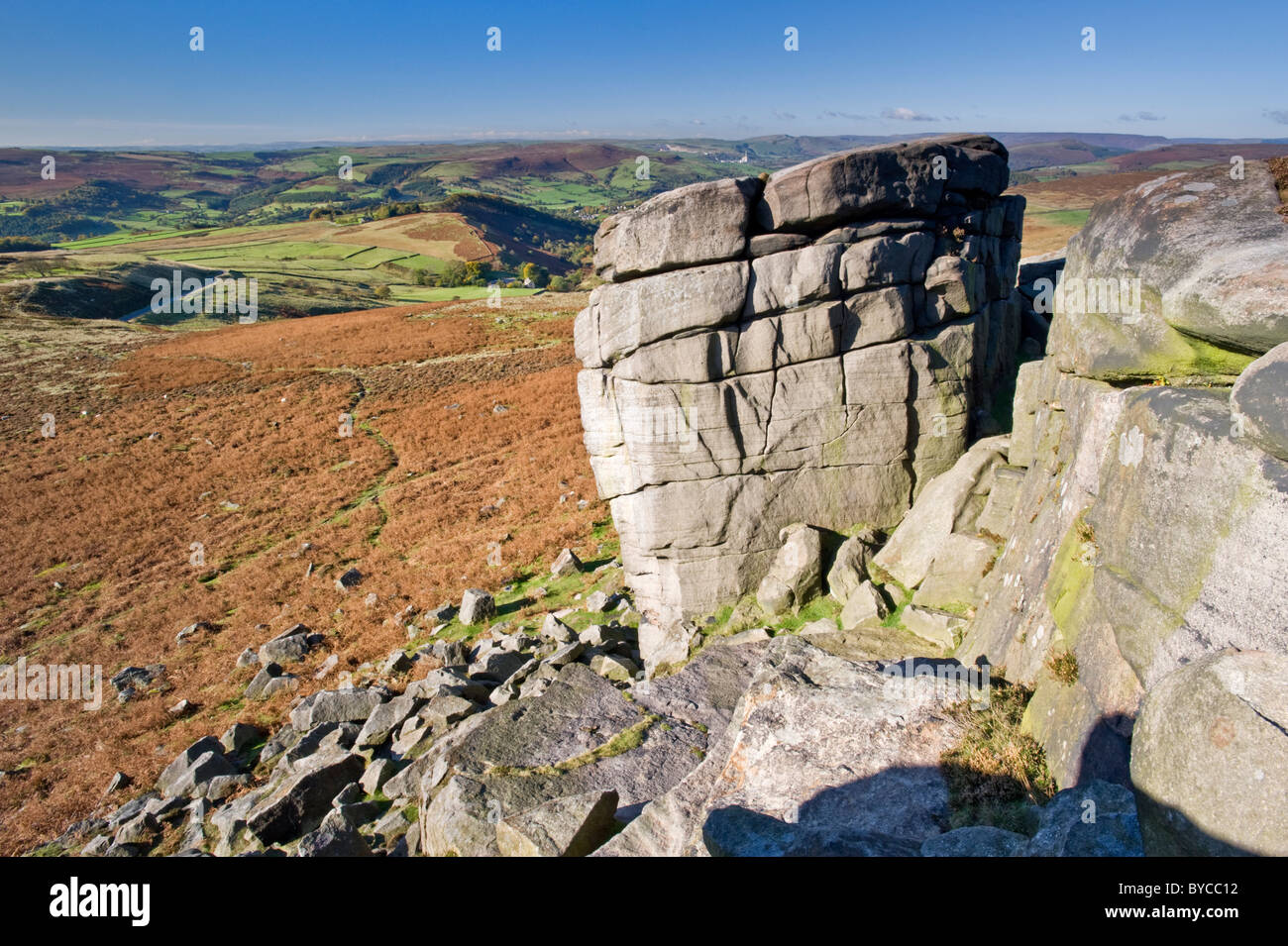 Die riesigen schiefen Block bei Higger Tor, Peak District National Park, Derbyshire, England, UK Stockfoto