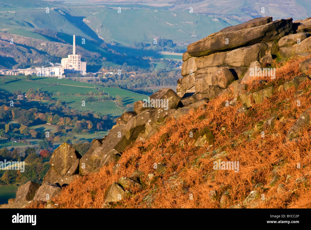 Das Zementwerk Hope Valley (Lafarge) aus Higger Tor, Peak District National Park, Derbyshire, England, UK Stockfoto