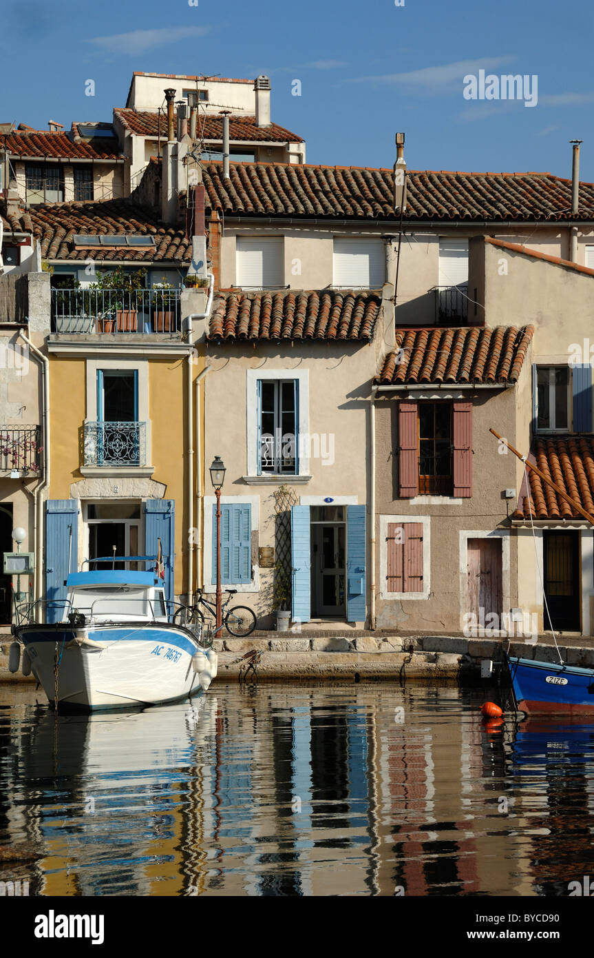 Canalside, Quayside Häuser oder kleine Häuser auf Île Brescon oder Insel, Canal Saint Sébastien, Martigues ("das Venedig der Provence"), Provence Frankreich Stockfoto