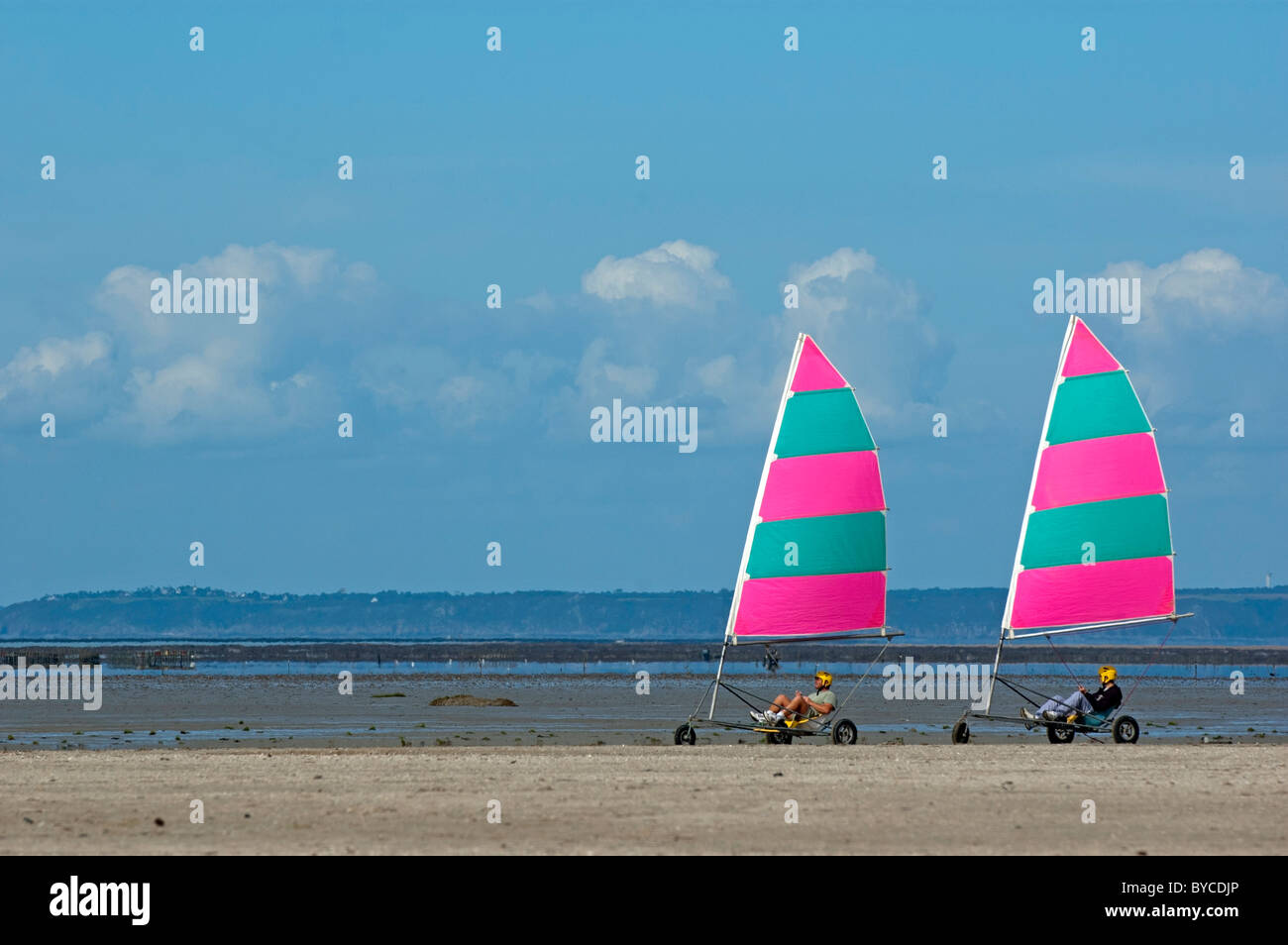 Land Yachten am Strand, Bretagne, Frankreich. Stockfoto