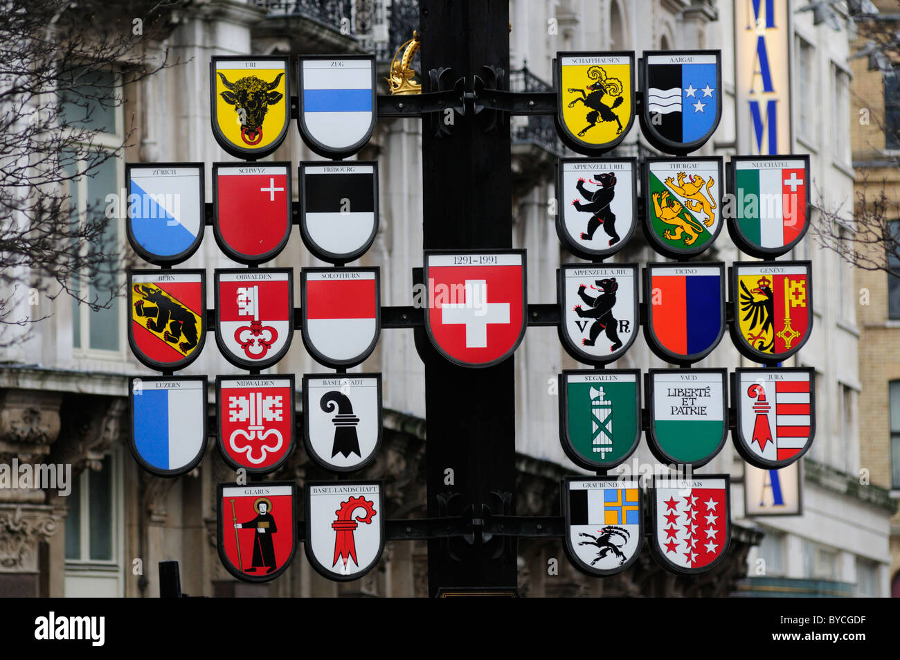 Schweizer Gericht Cantonment Embleme, Leicester Square, London, England, Vereinigtes Königreich Stockfoto