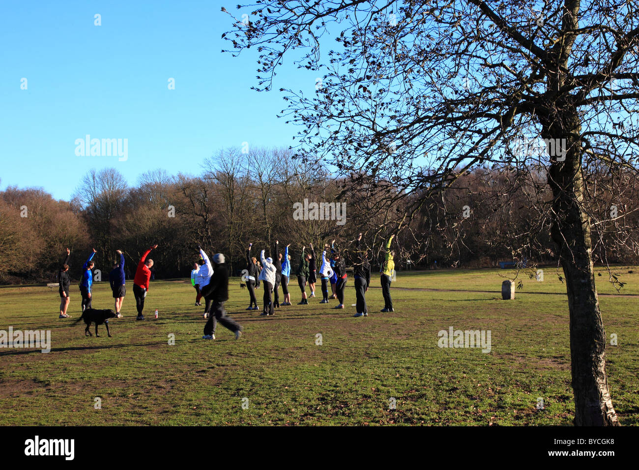 Wimbledon Common und Menschen eine Ausbildung über die gemeinsame, Surrey, England Stockfoto