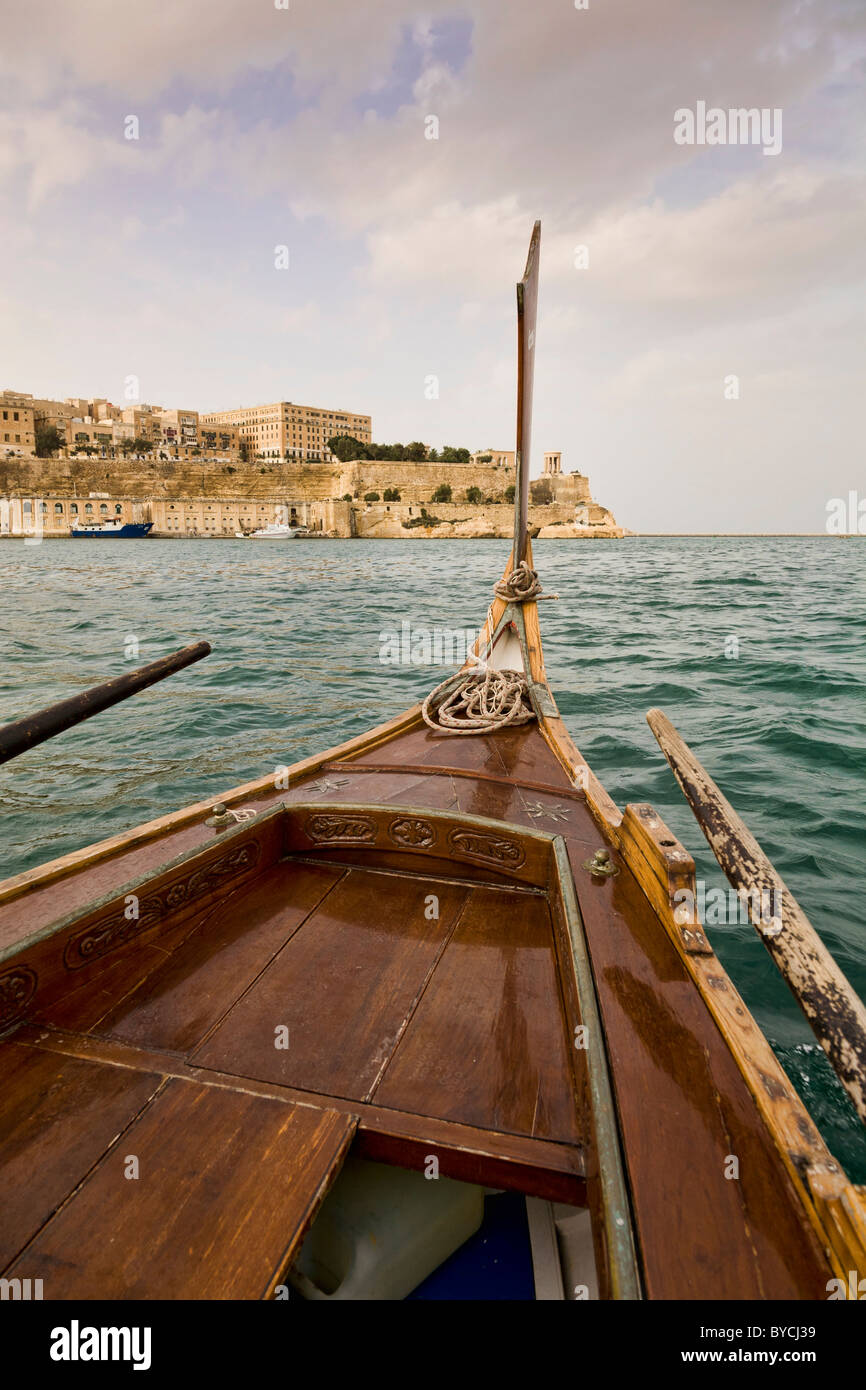 Überschrift aus der Grand Harbour, Valletta, Malta. Die Lower Barracca Gärten auf der Landzunge. Stockfoto