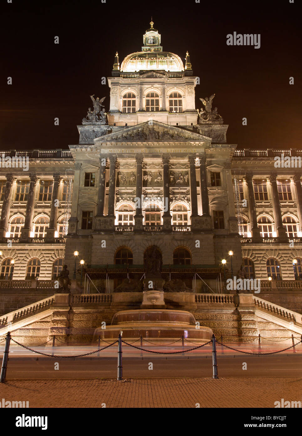 Prag - Nationalmuseum in der Nacht Stockfoto