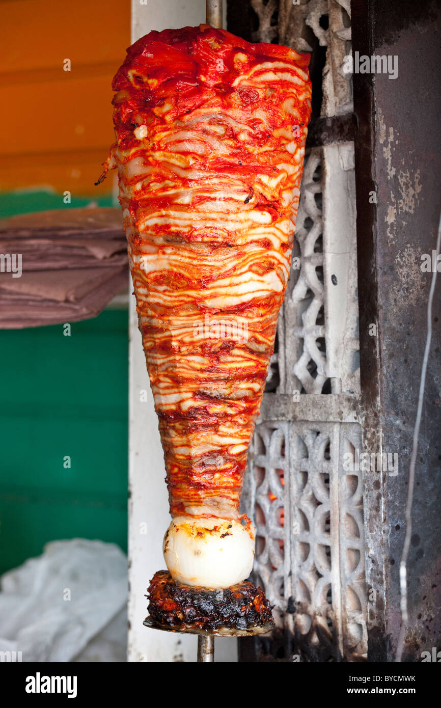 Spieß gebratenes Schweinefleisch für Tacos al Pastor, San Cristobal de Las Casas, Chiapas, Mexiko Stockfoto
