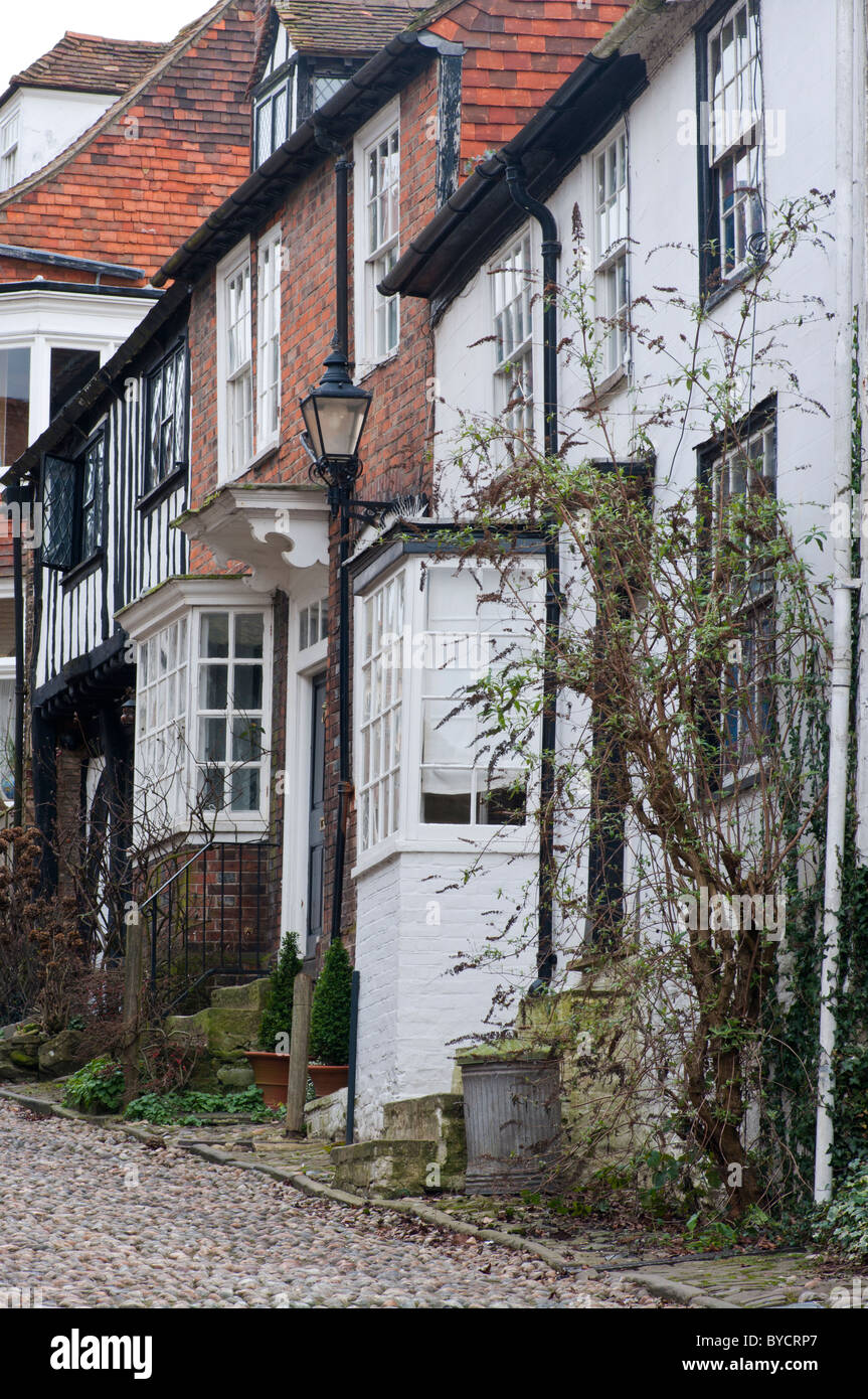 Vorderseite der alten Häuser In Mermaid Street Roggen East Sussex England Stockfoto