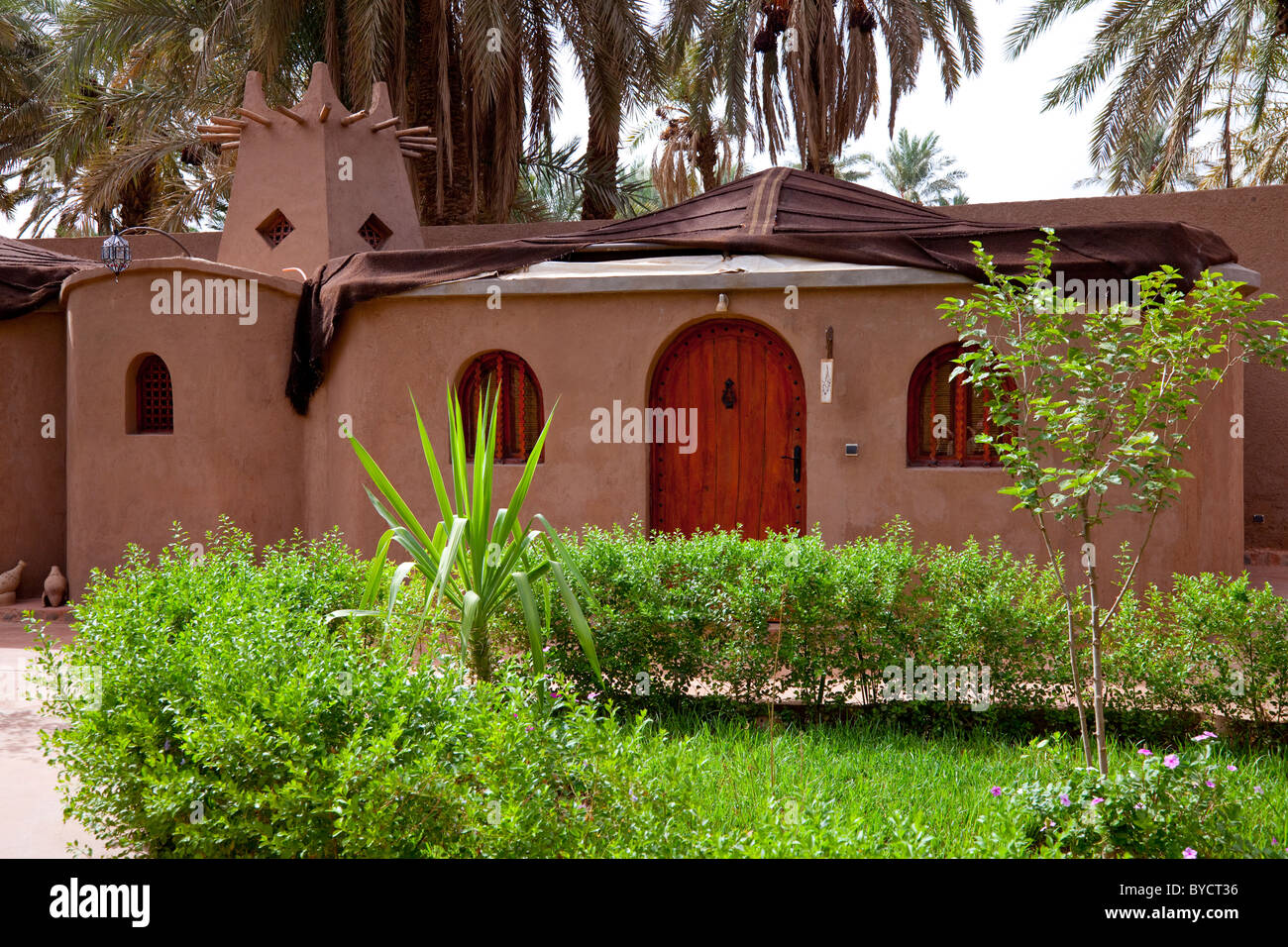 Adobe-Gebäude und Architektur des Hotel Riad Lamane in Zagora, Marokko. Stockfoto