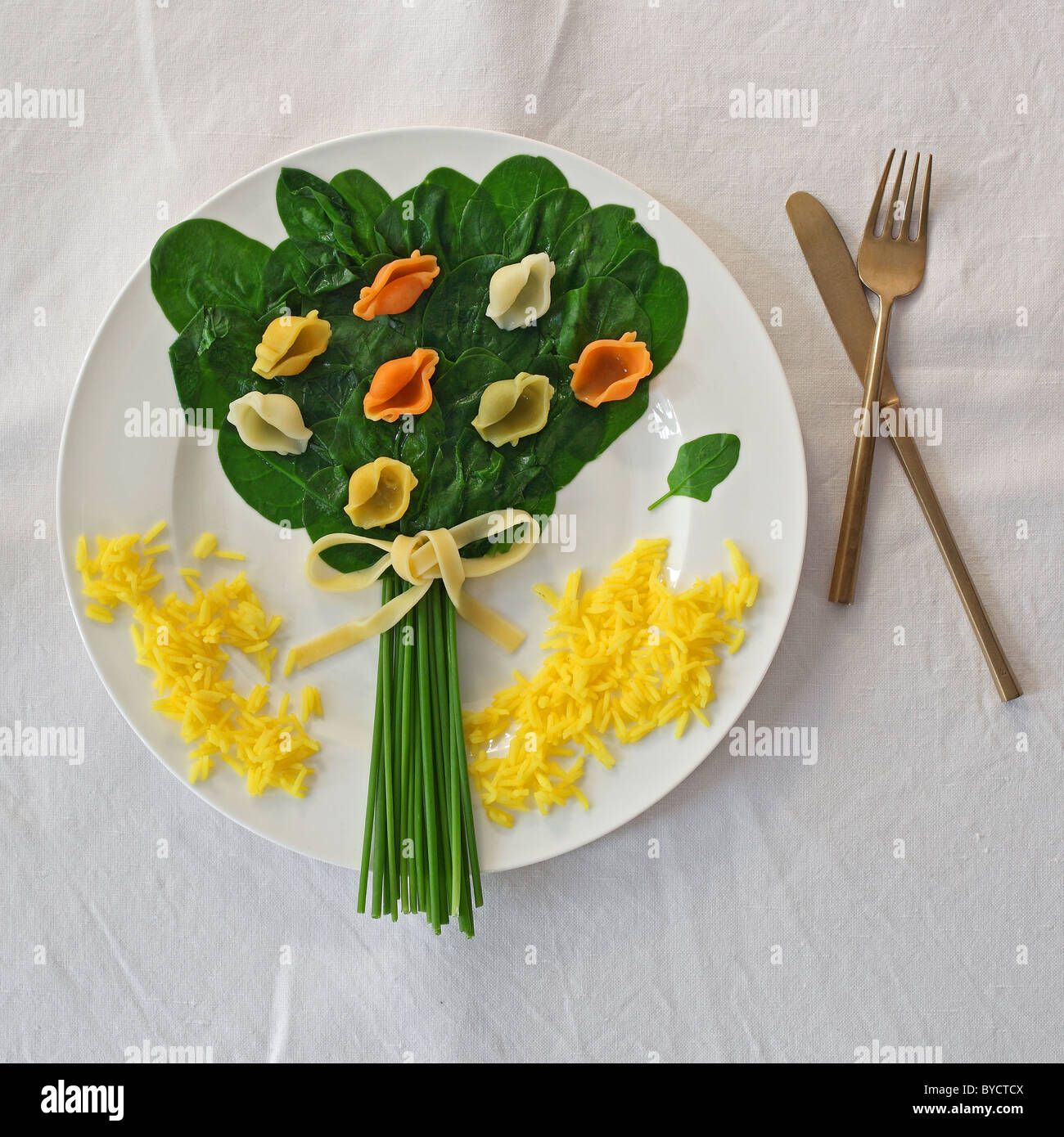 Makkaroni la Pasta bunt Spinat Rühren braten Reis Stockfoto