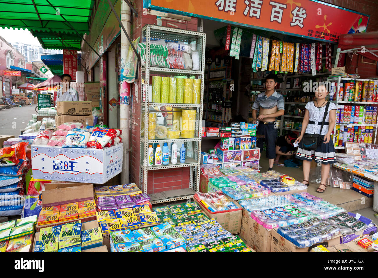 Kaufen Sie im Großmarkt in Chengdu, Provinz Sichuan, China ein. JMH4779 Stockfoto