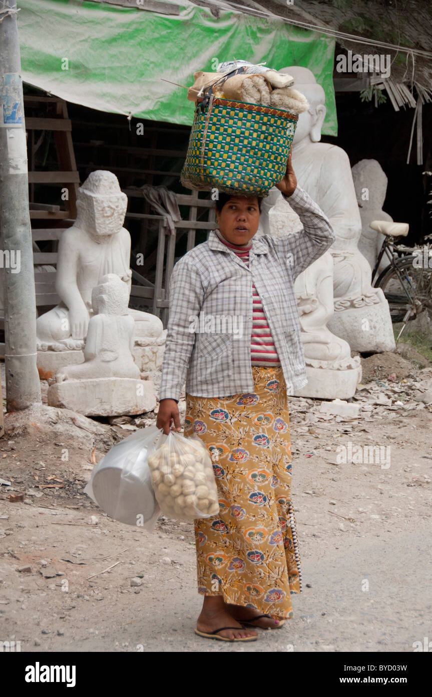 Myanmar (aka Burma), Mandalay. Stone Carver Nachbarschaft. Stockfoto