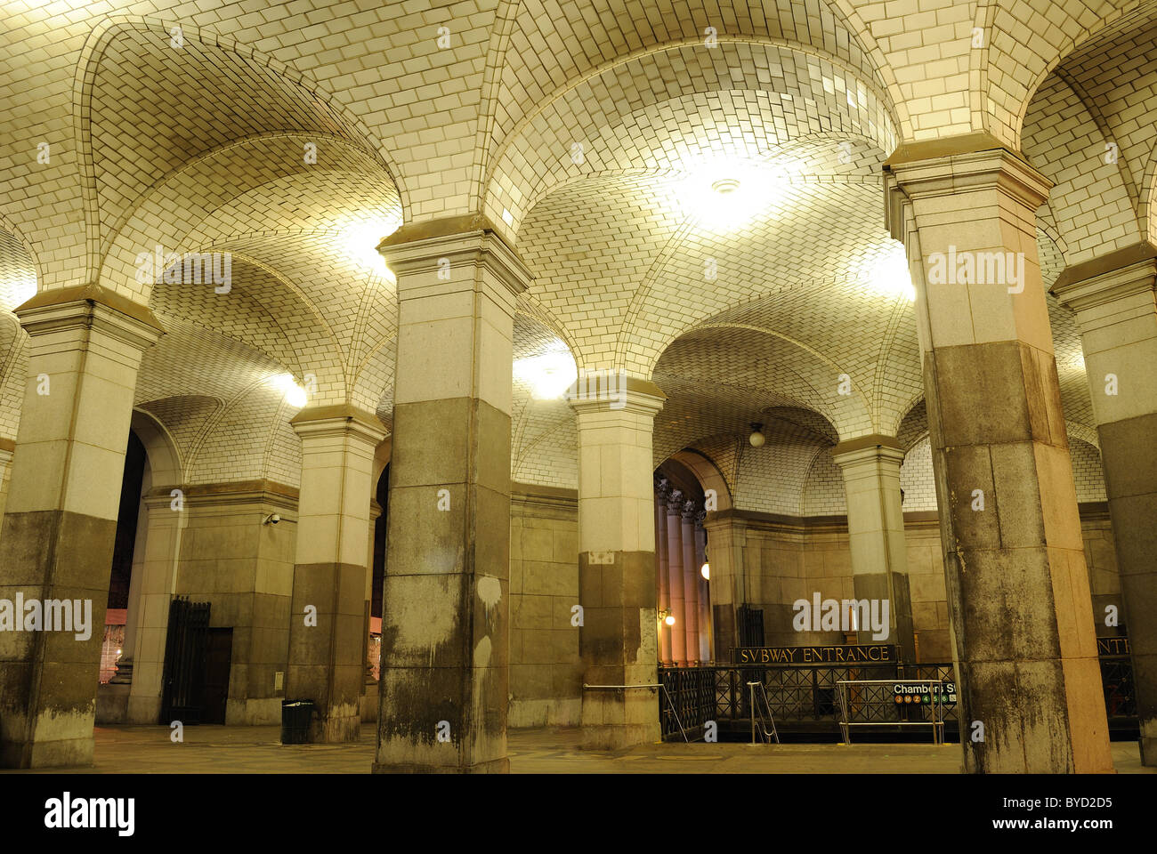 Halle in einem New York CIty U-Bahn-Eingang. Stockfoto
